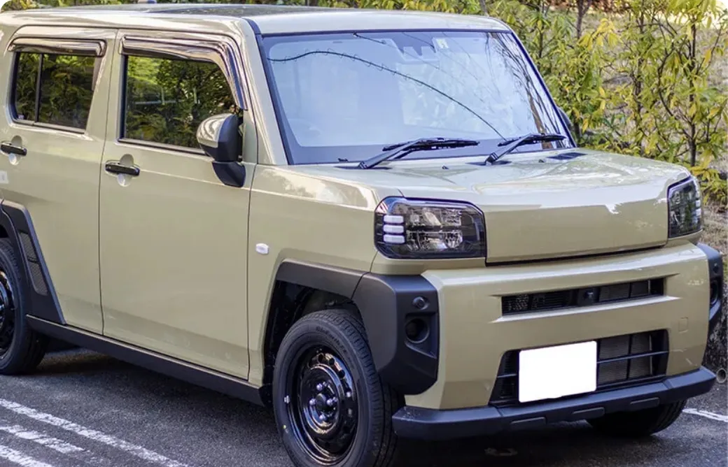 車が道路に止まっている様子